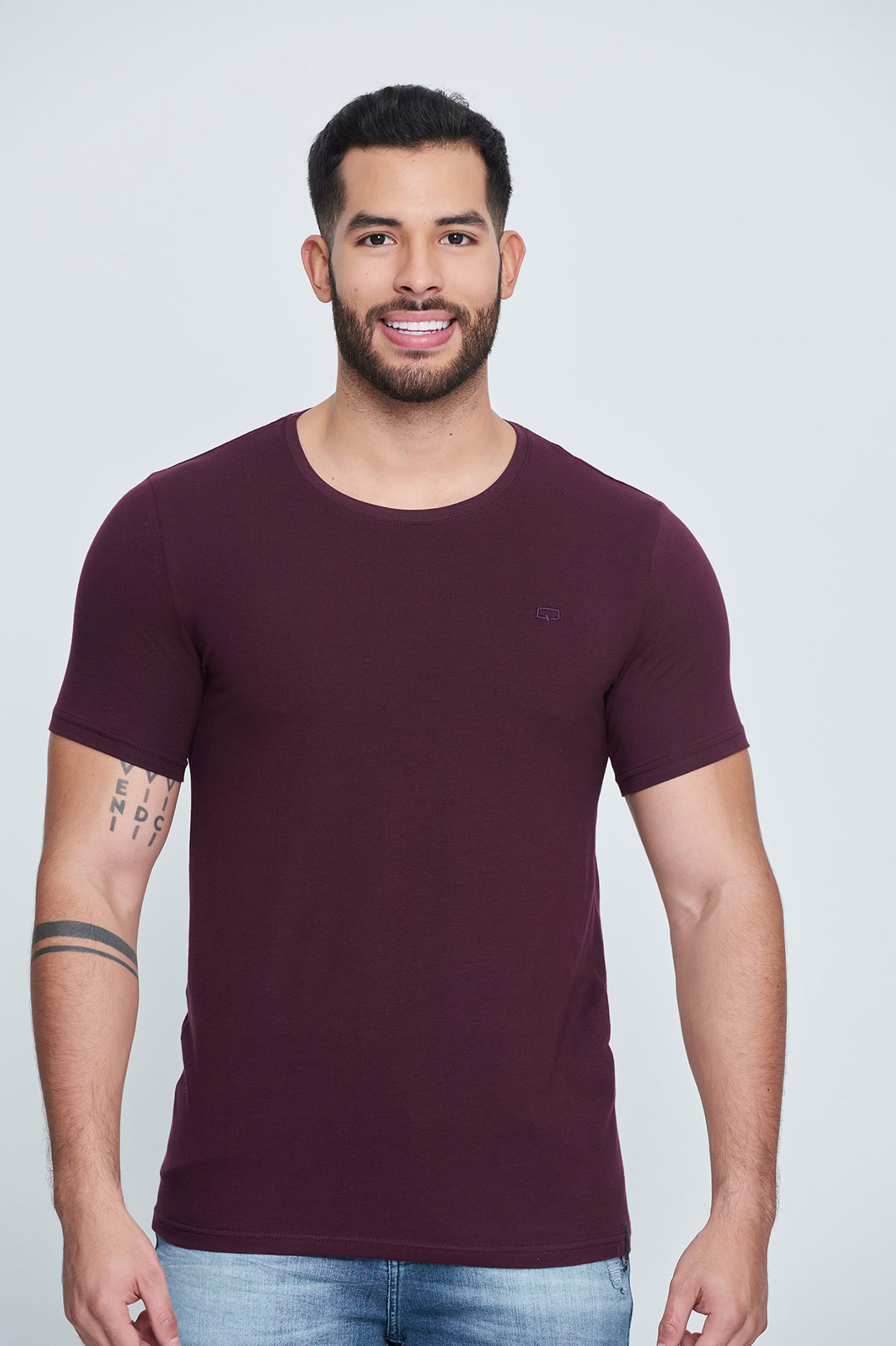 Camiseta Unicolor Color Burgundy Para Hombre